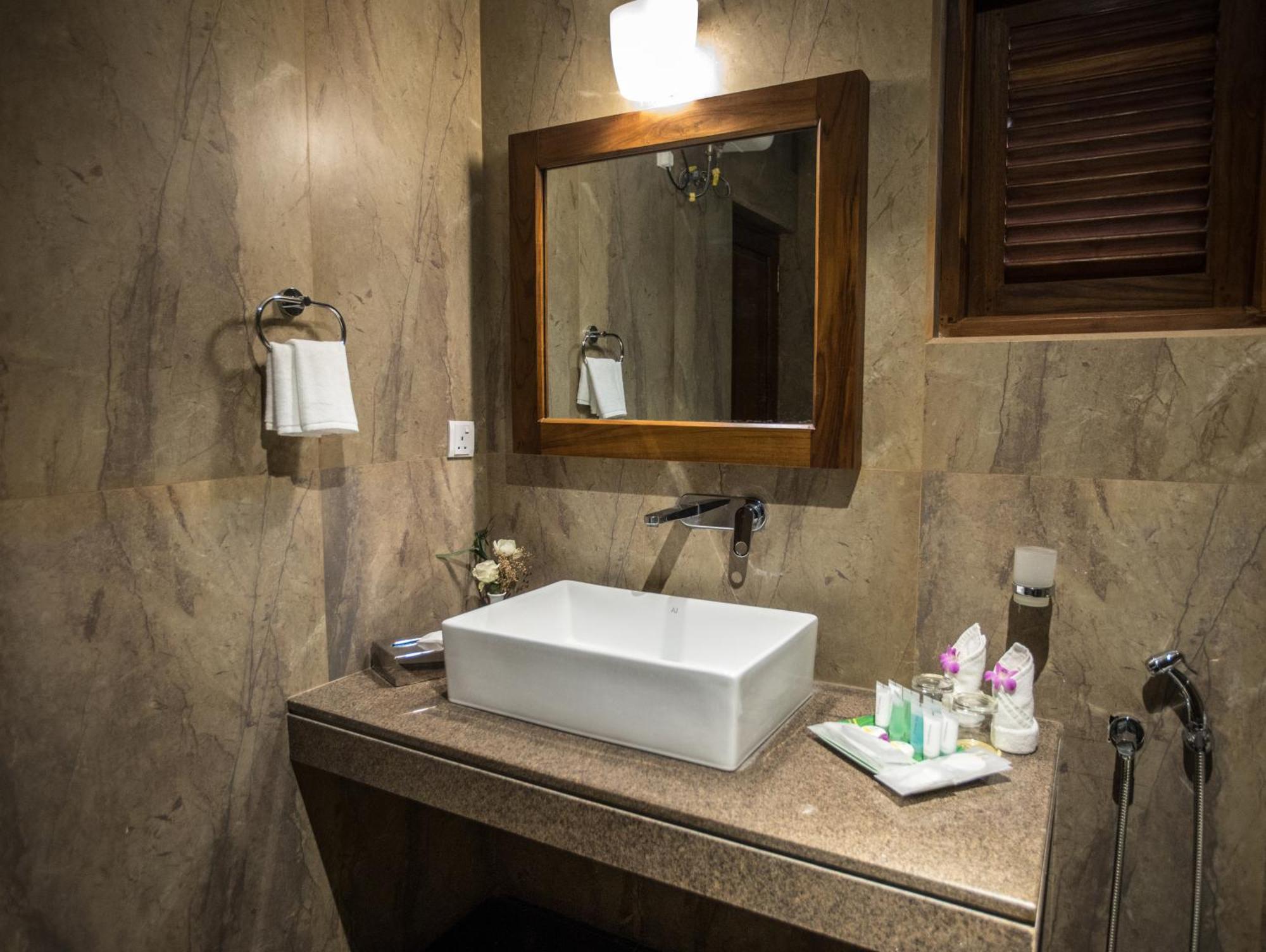 Earls Rajarata Hotel Anuradhapura Room photo