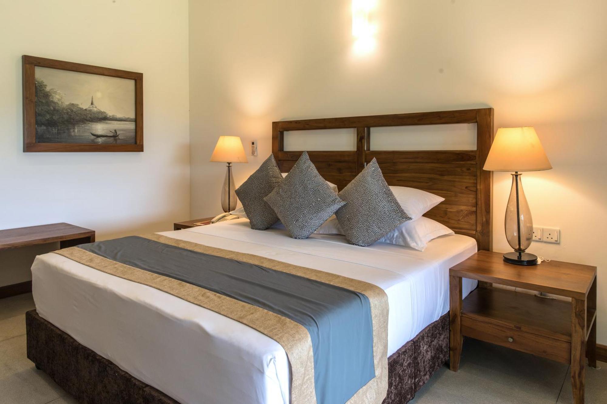 Earls Rajarata Hotel Anuradhapura Room photo